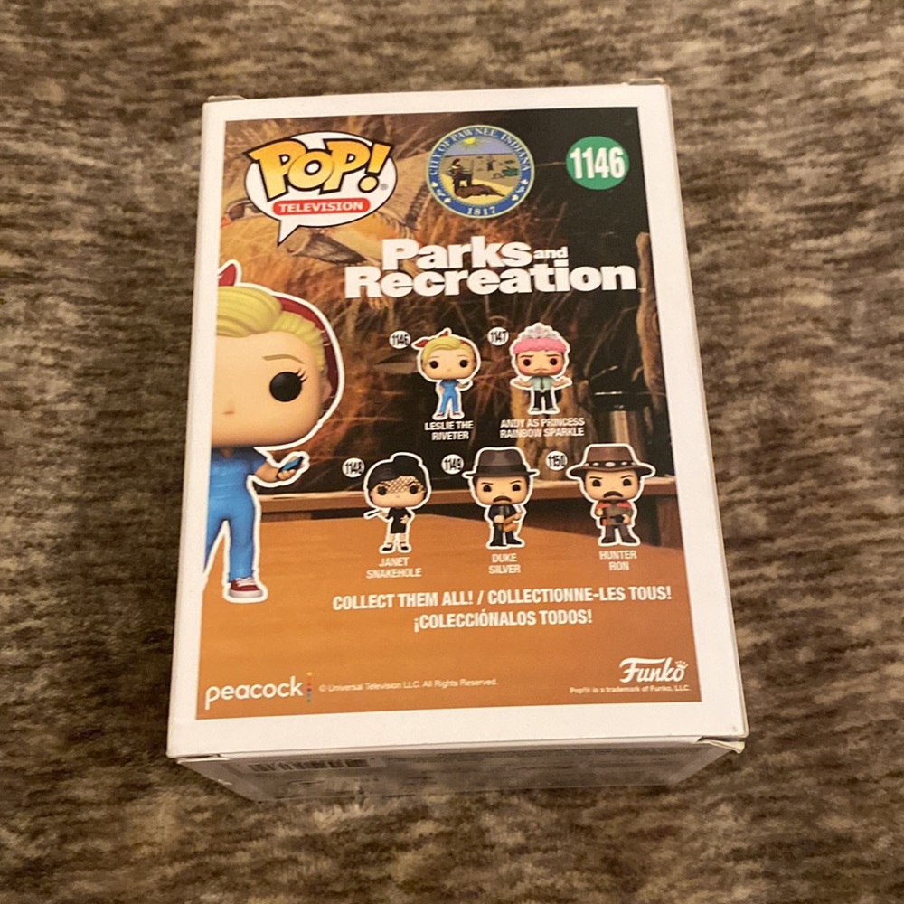 Funko POP Television Parks and Recreation Leslie The Riveter - Picture 5 of 8